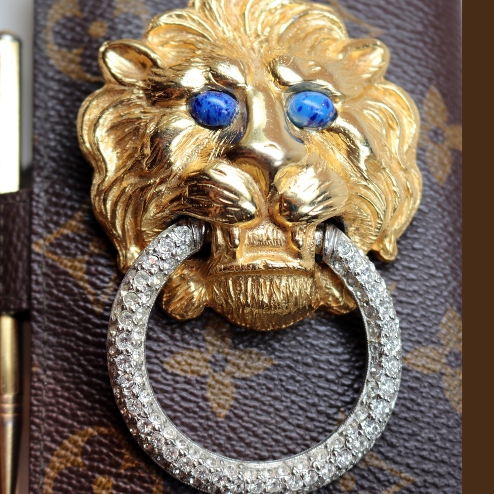 RARE! Kenneth Lane Lion's Head Doorknocker Brooch - Picture 2 of 13